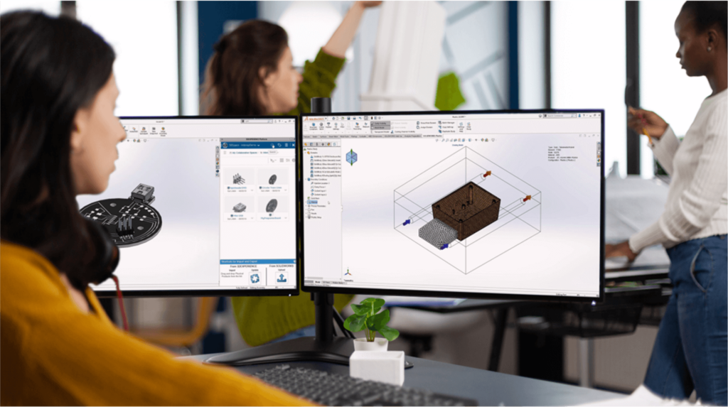 Das Bild zeigt eine Frau, die am Computer sitzt und mit einer CAD/CAM-Software für CAM-Programmierung arbeitet.