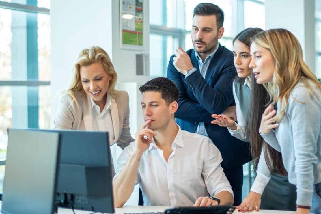 Teammeeting zur CAM-Software-Strategie – Beratung und Lösungen für CAM-Programmierung und Fertigungsoptimierung